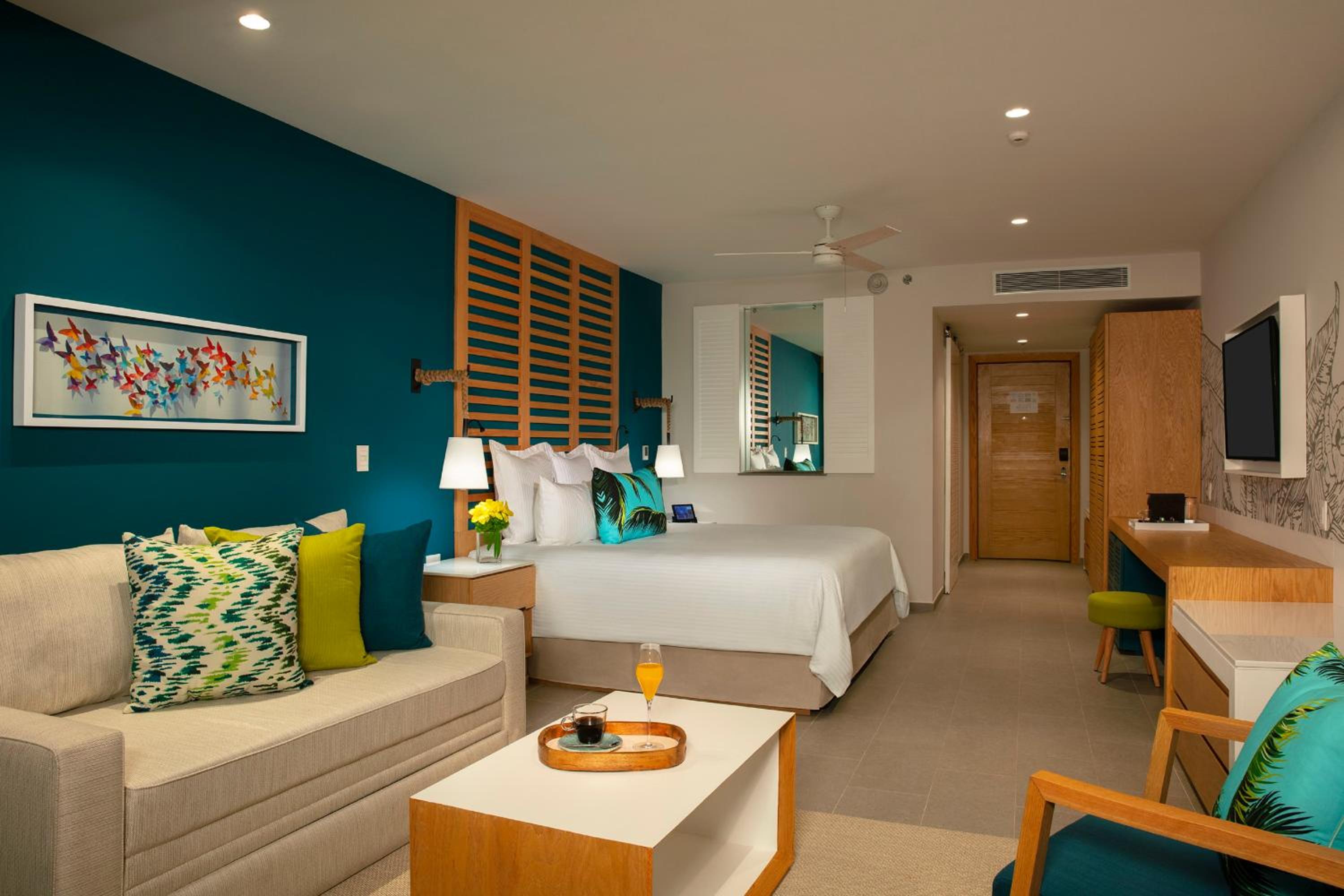 Preferred Club, Swim Out, Junior Suite
