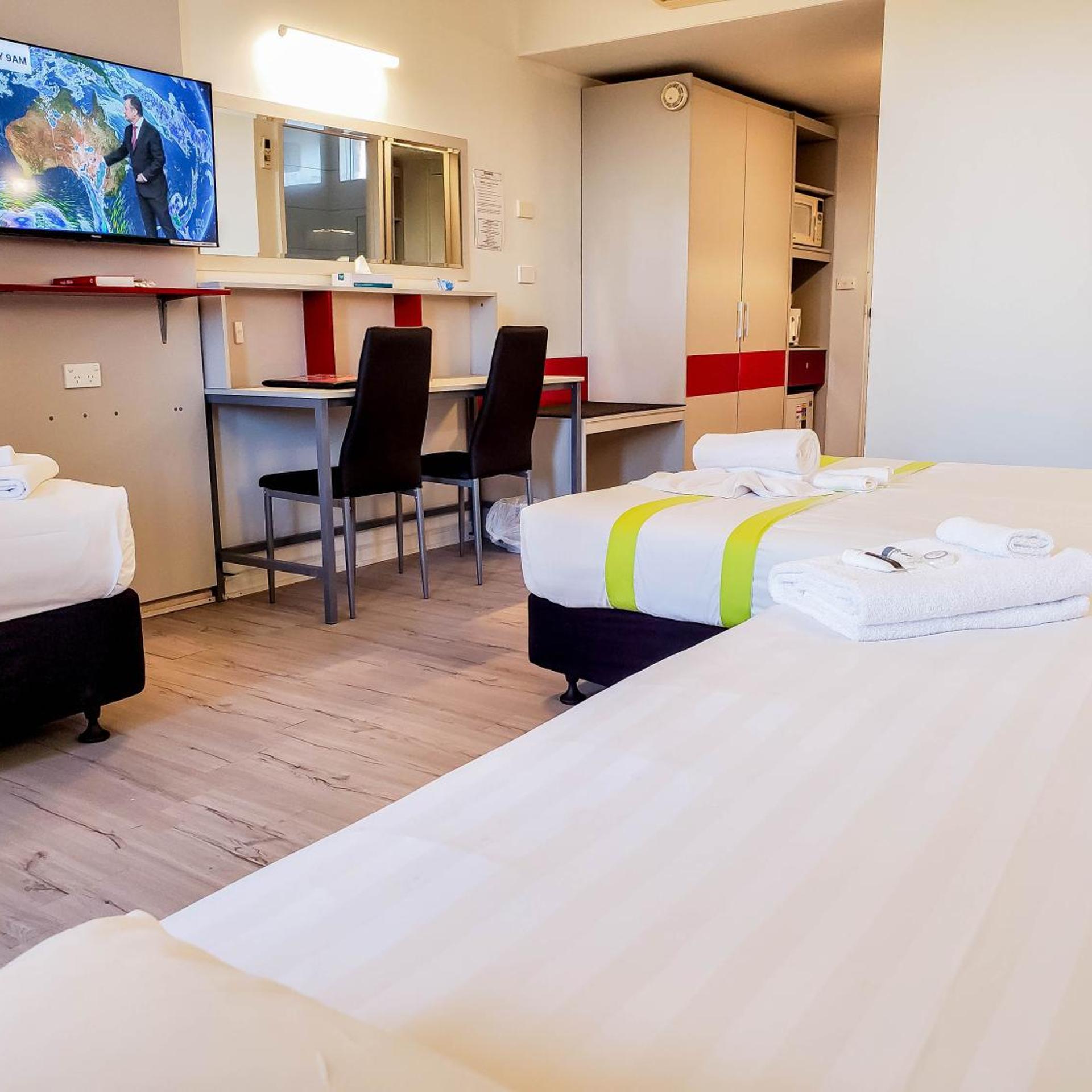 Sandors Motor Inn 28/50