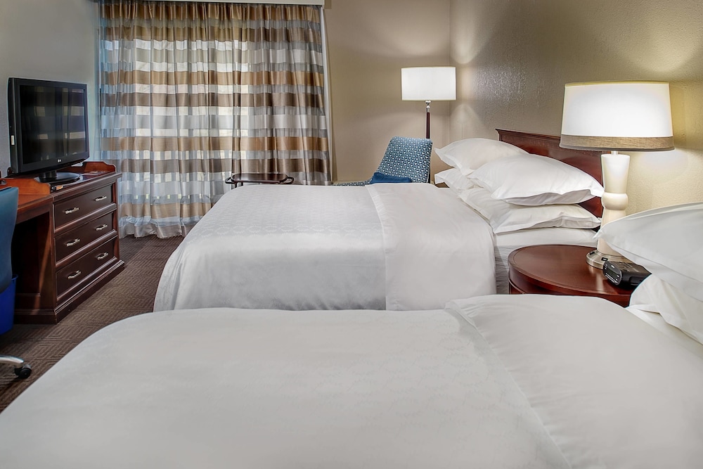 Sheraton Westport Lakeside Chalet 18/39