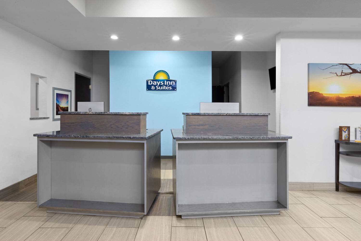 Days Inn & Suites by Wyndham Lubbock Medical Center 9/54