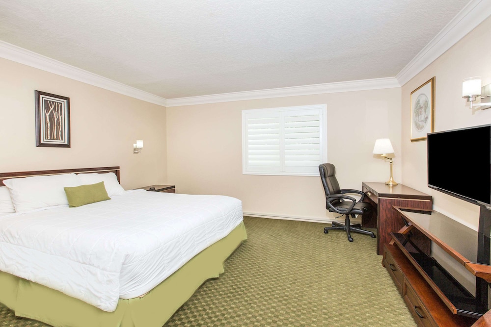 Days Inn by Wyndham Near City Of Hope 8/24