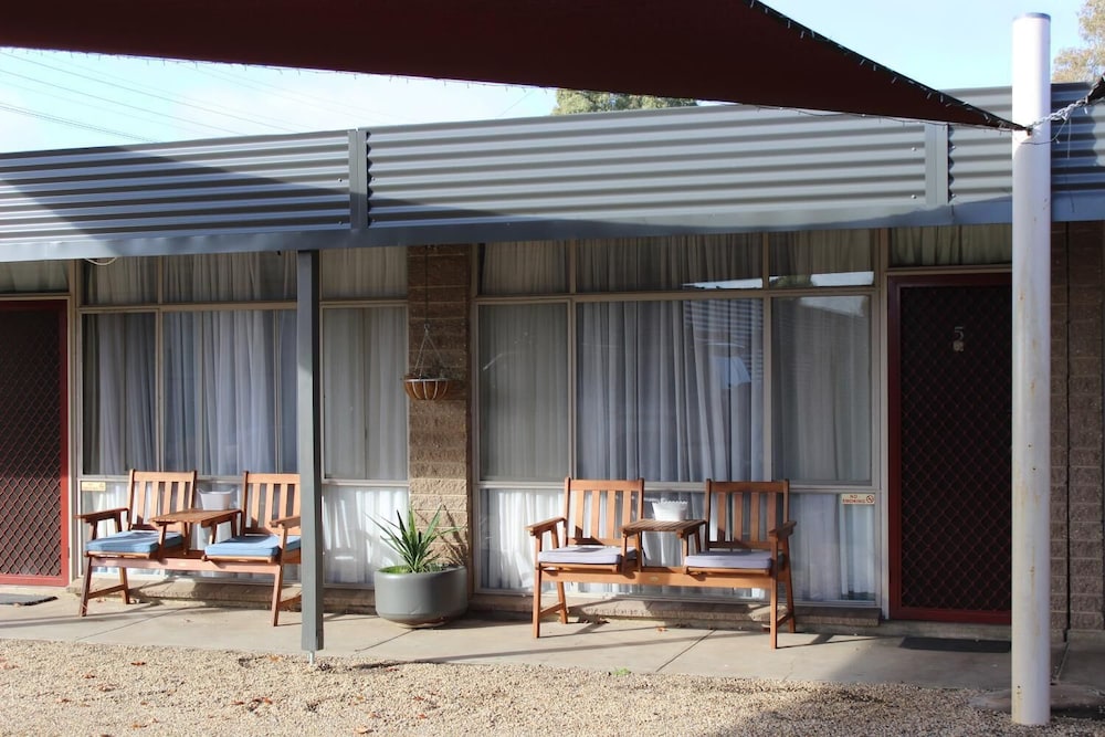 Thomas Lodge Motel 25/49