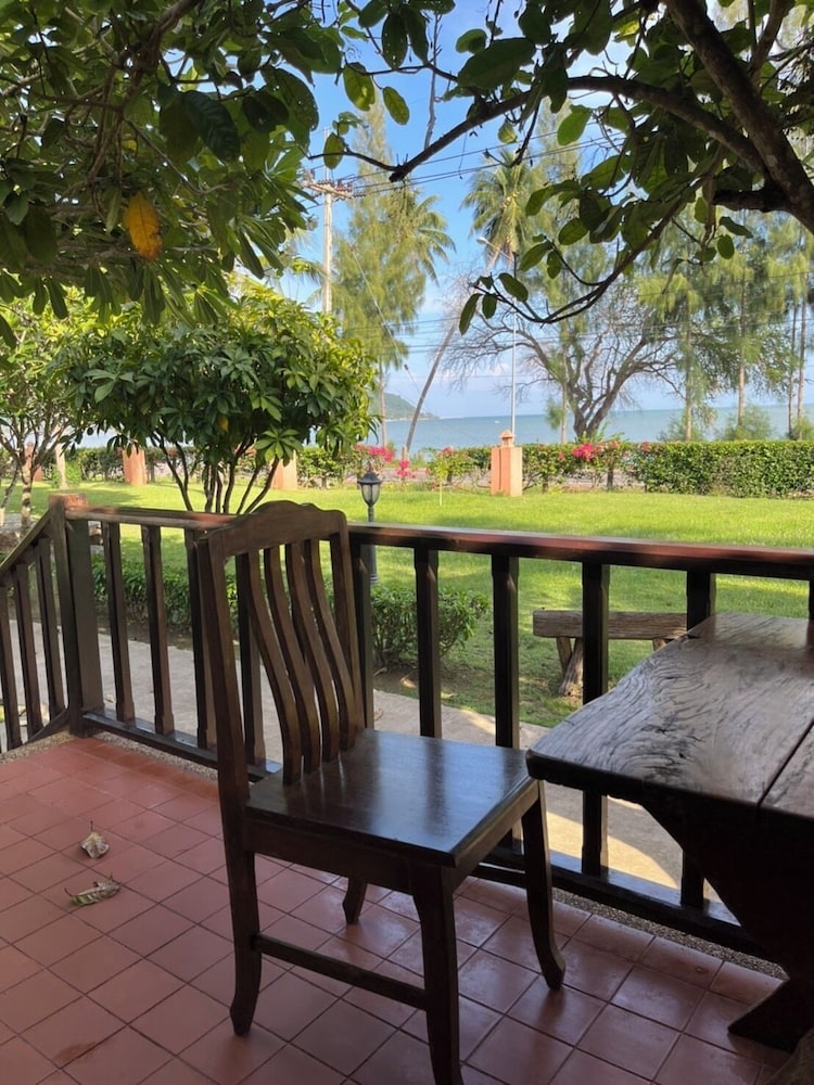 Sailom Resort Bangsaphan 39/55