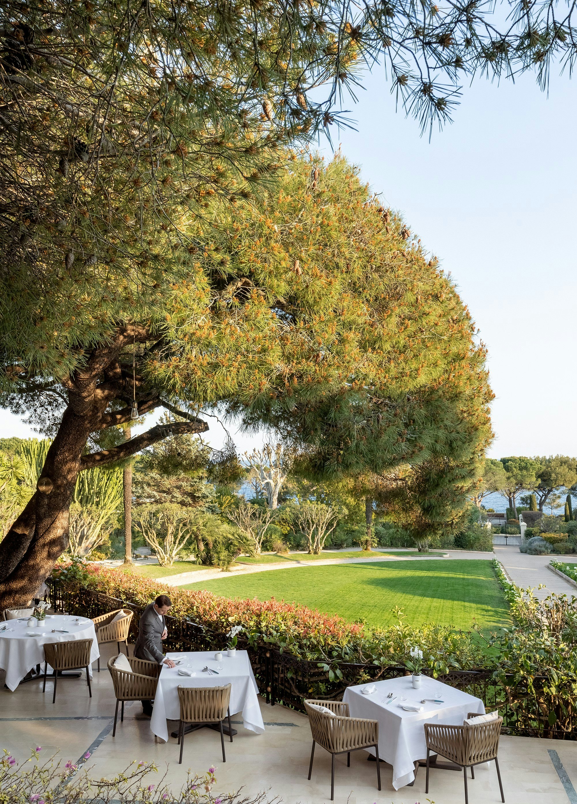 Grand Hotel du Cap-Ferrat, a Four Seasons Hotel 81/85