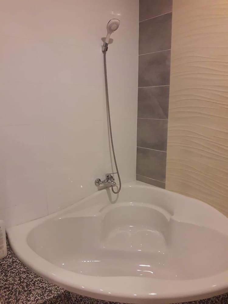 De Benz Inn 29/33