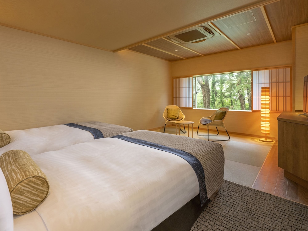 Kamenoi Hotel Kamogawa (ex. Kanpo no Yado Kamogawa) 10/67