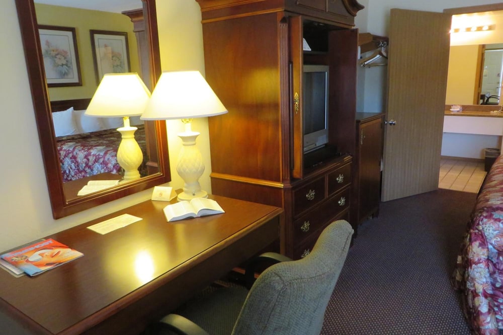 Carriage House Inn 9/61