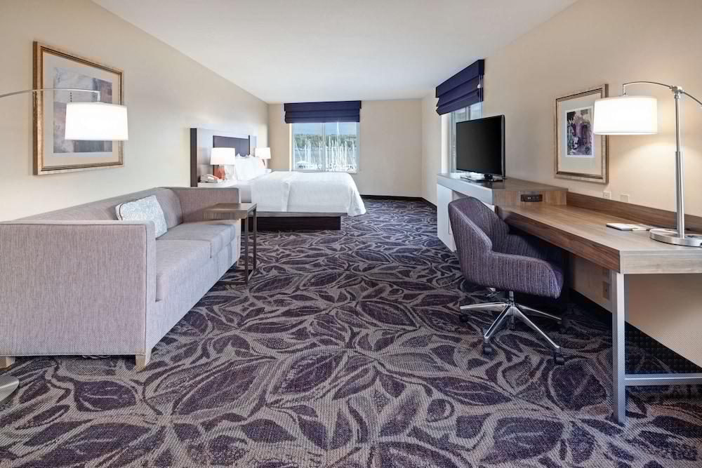Hampton Inn Suites Bremerton 35/57