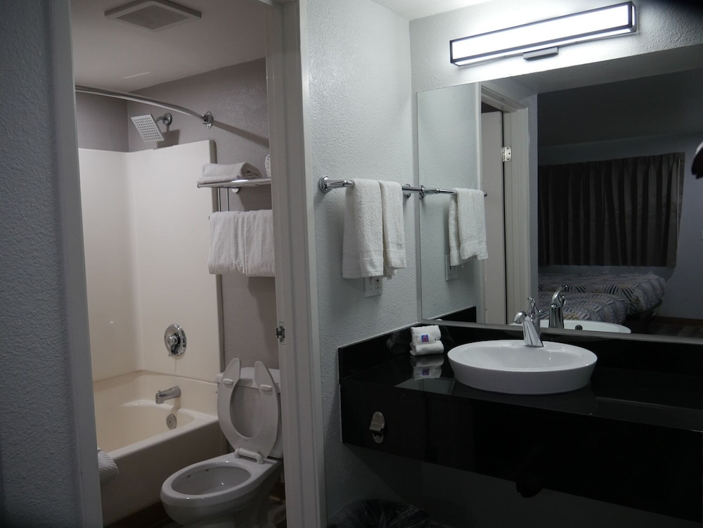 Motel6 Tacoma, WA - South 39/46