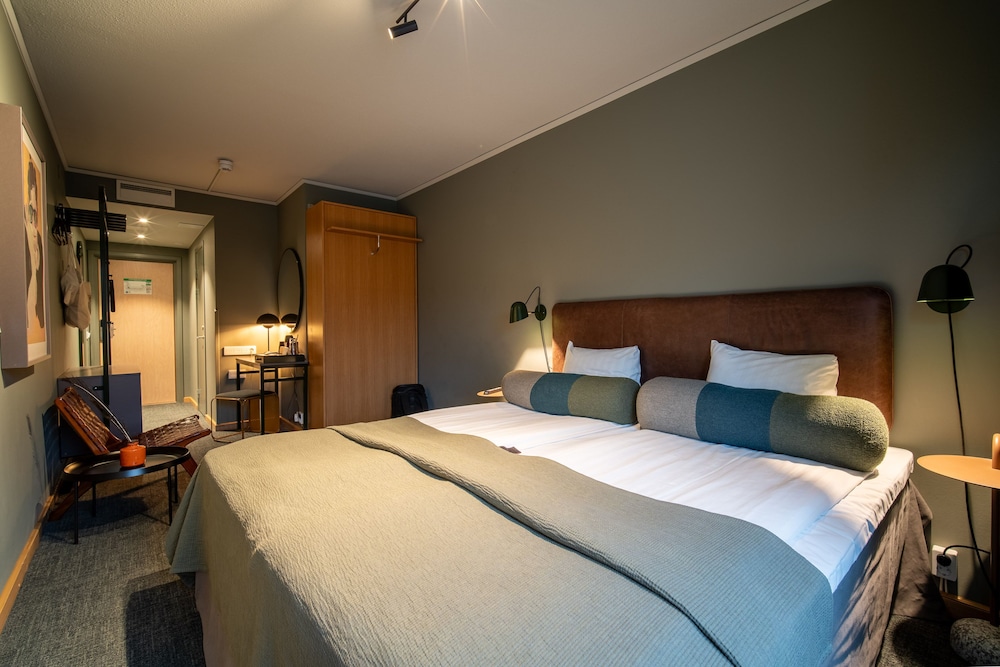 ROOM, TRIPLE