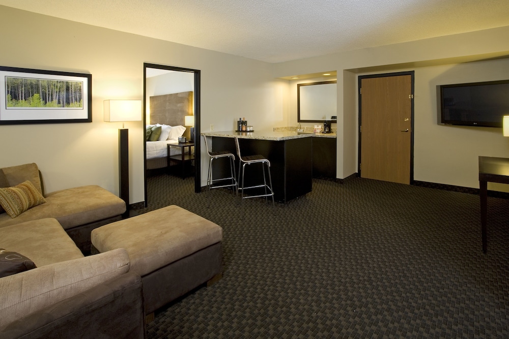 HYATT REGENCY GREEN BAY 33/59