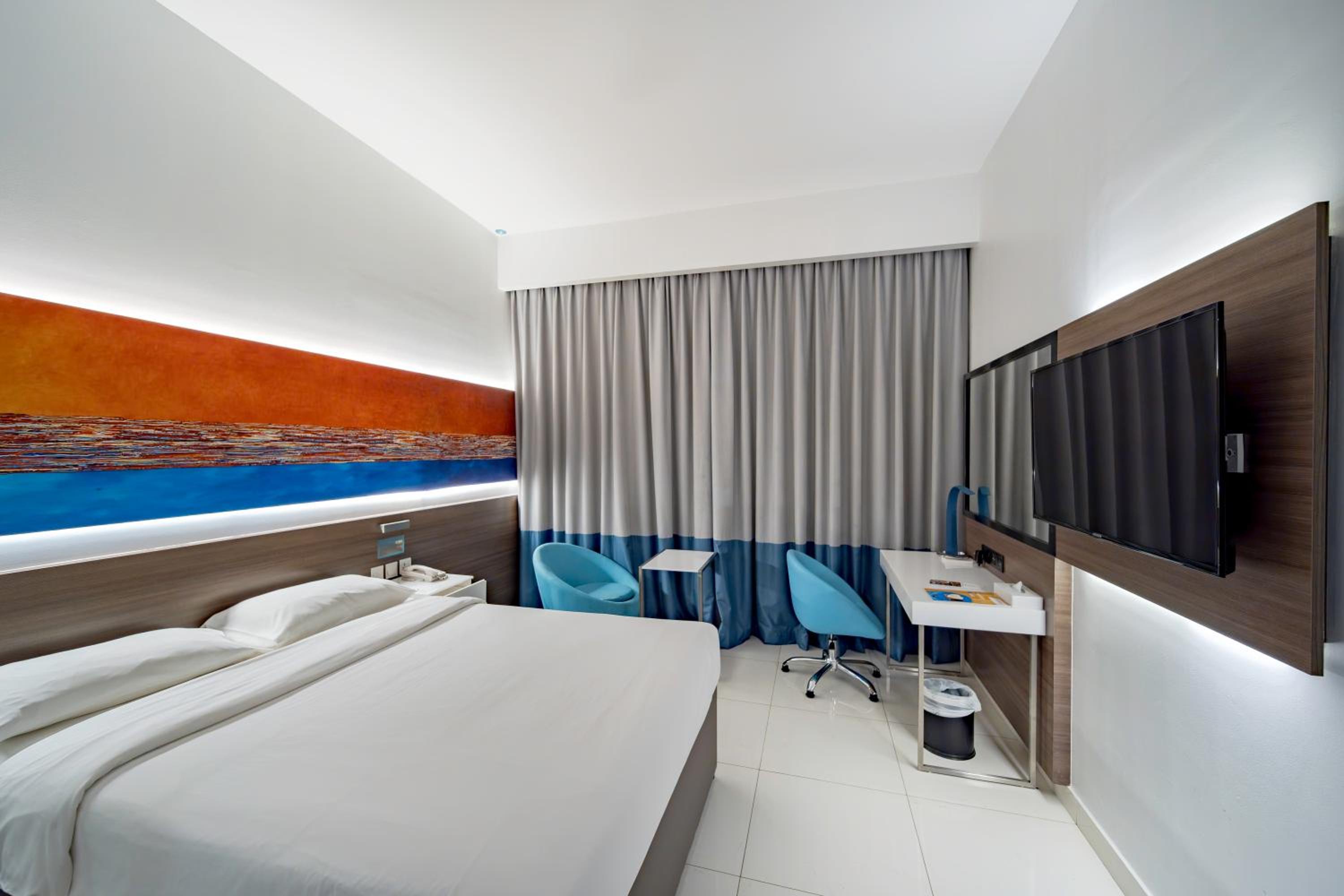 Room, Triple, Creek View