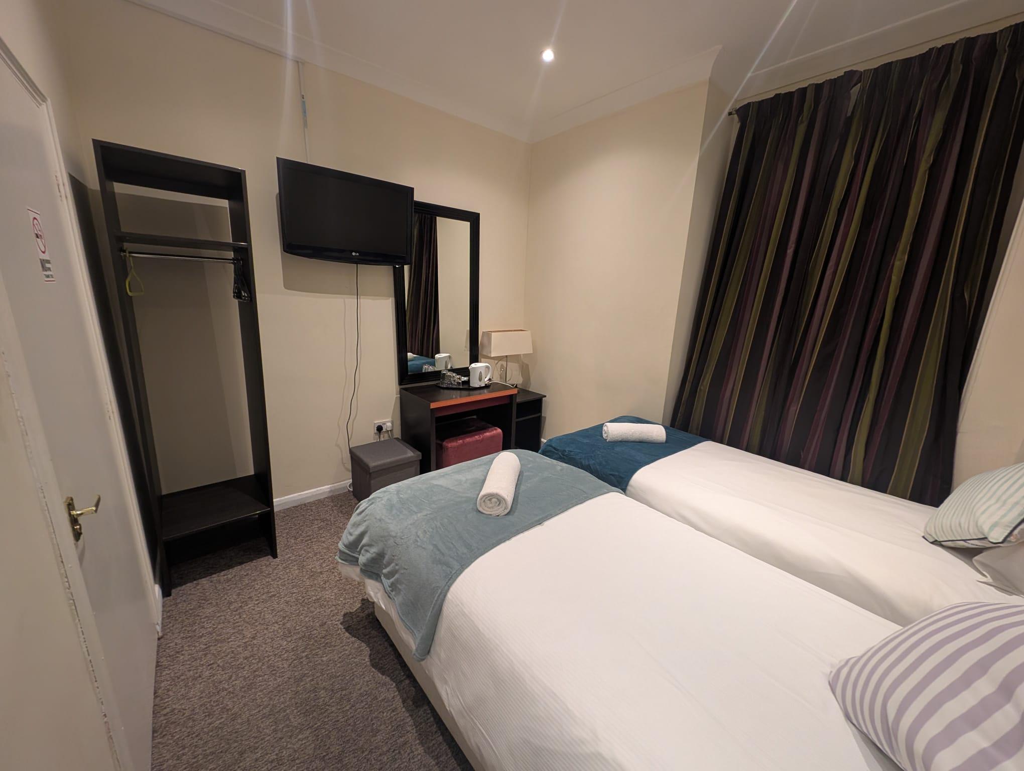 Ensuite Twin Room