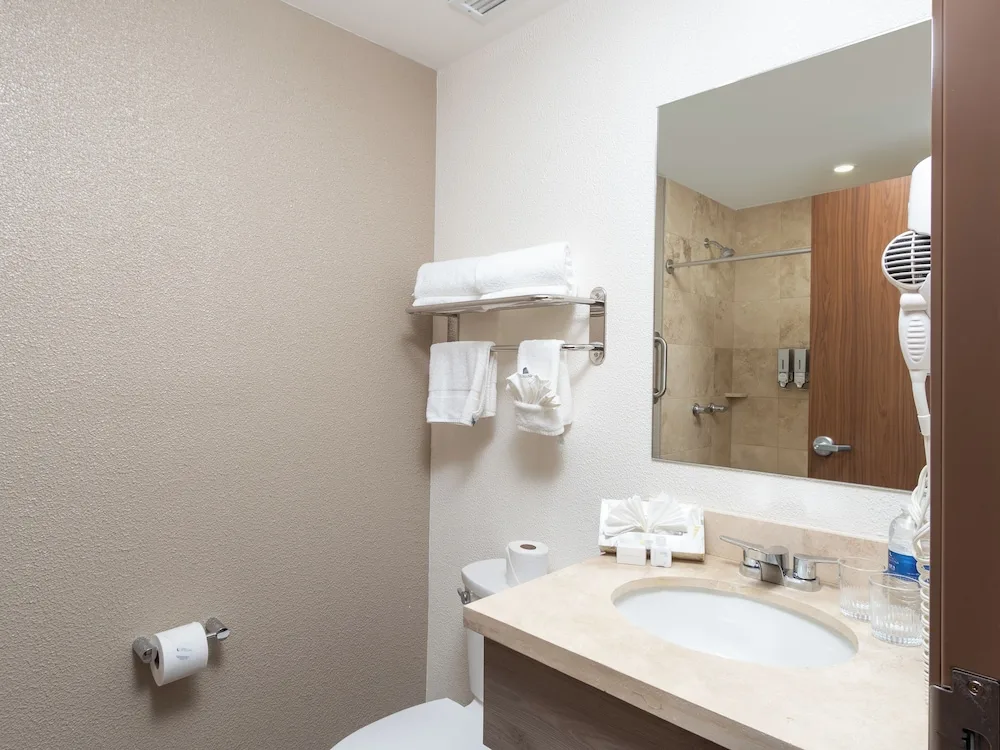 Hotel Mesaluna Short and Long Stay 73/74