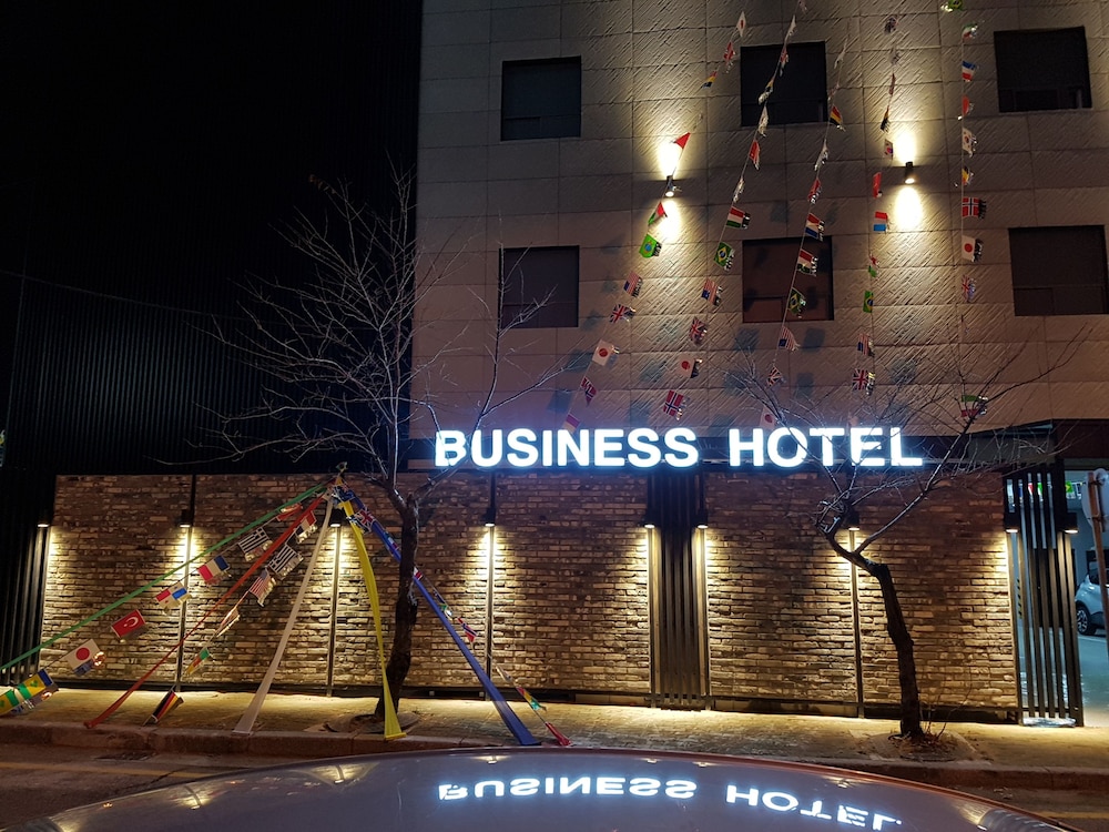 Business Hotel 3/27