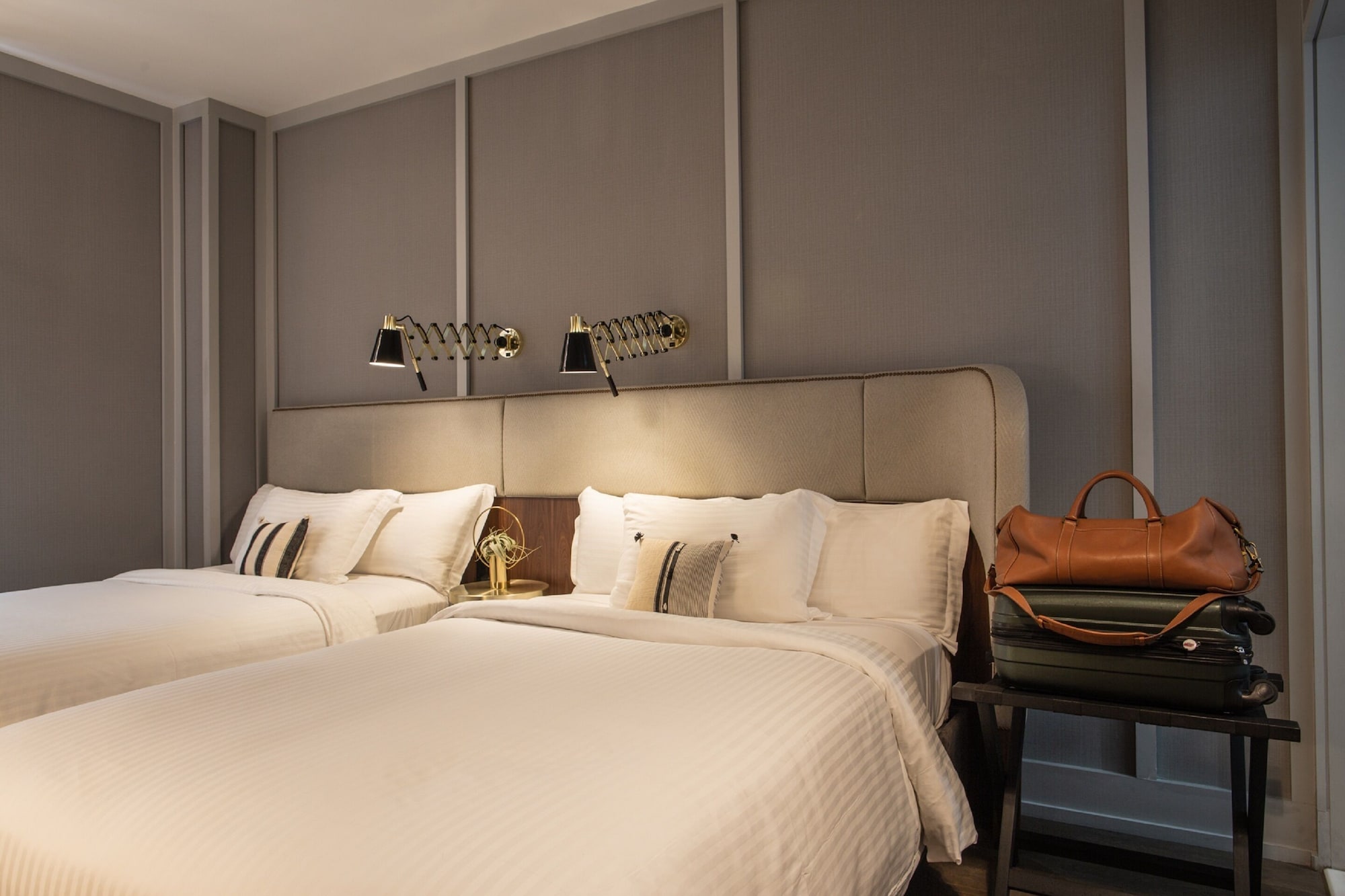 DELUXE, 2 DOUBLE BEDS