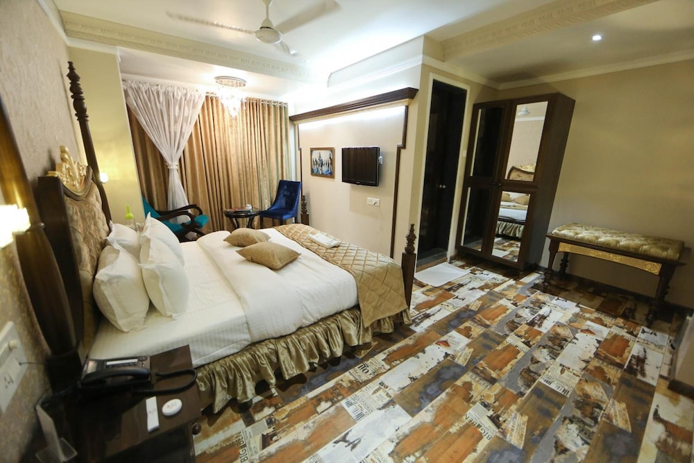 Hotel President 11/25