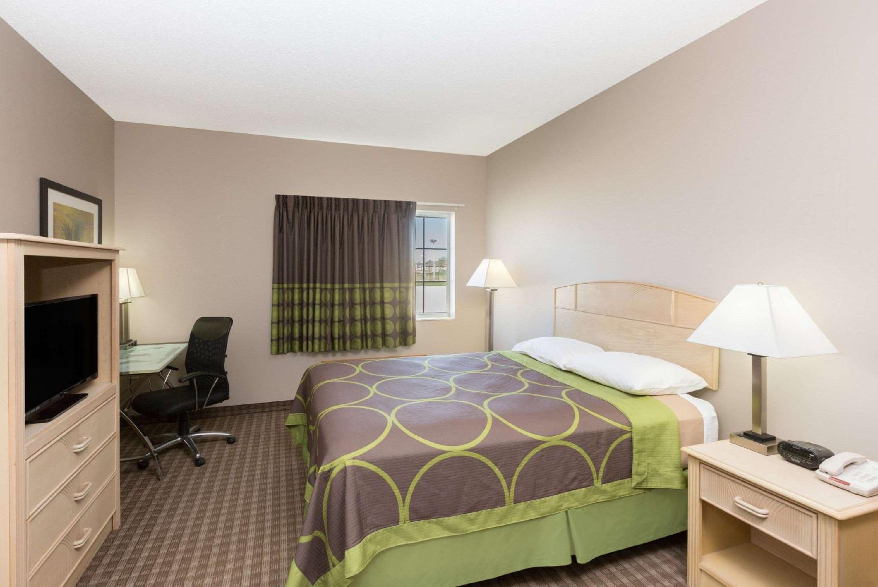 Room at Super 8 Carroll East, CARROLL - IA