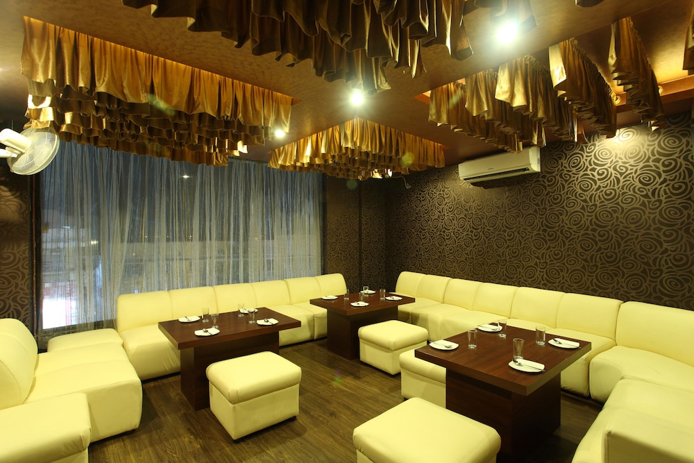 HOTEL SURYA PLAZA 26/46
