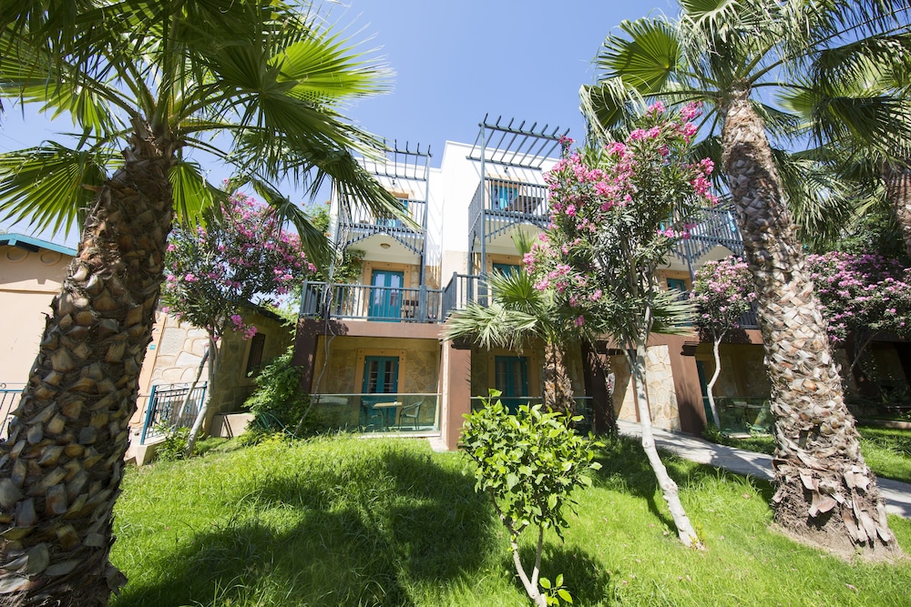 Jasmine Beach Hotel 41/46