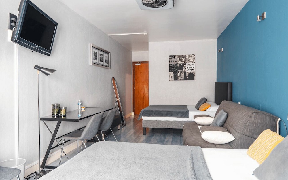 HOTEL EMERAUDE 33/44