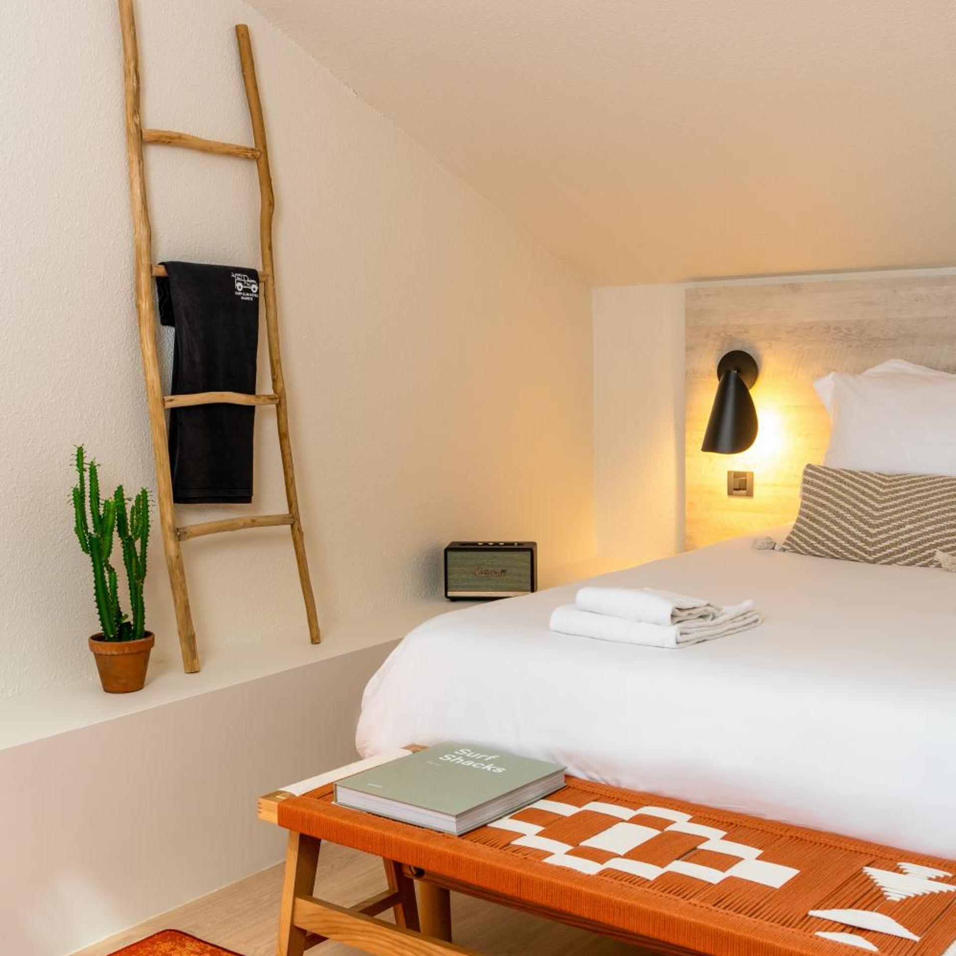 DUPLEX, SUITE