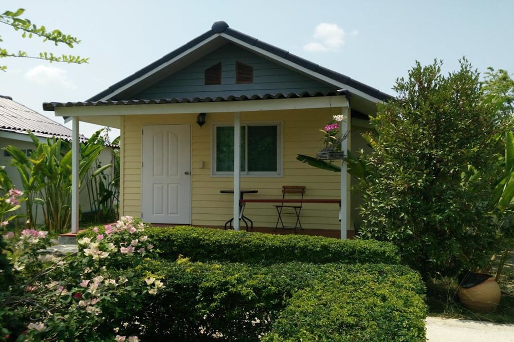 Les Collines Resort 37/41