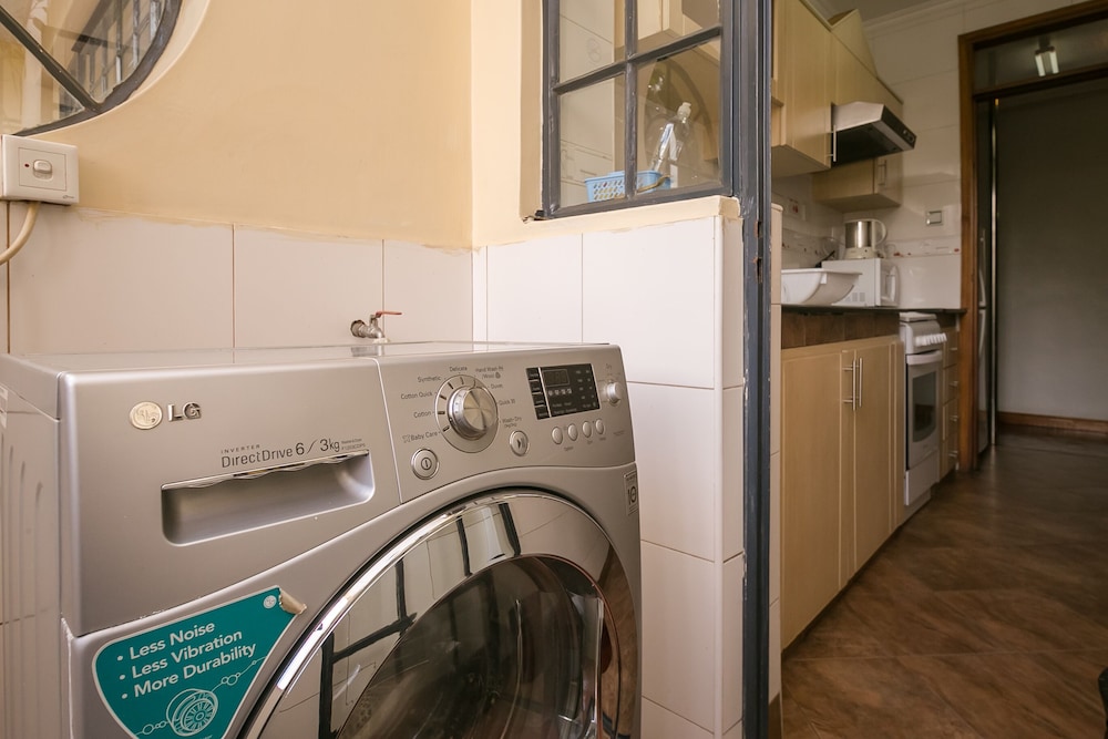 Meltonia Luxury Suites 21/50