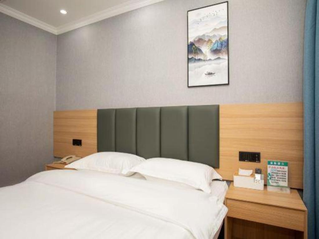 GreenTree Inn Shanghai Luojing Express Hotel 22/49