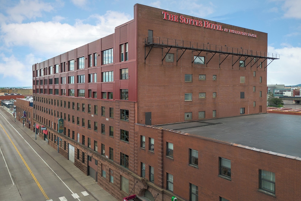 The Suites Hotel at Waterfront Plaza 4/50