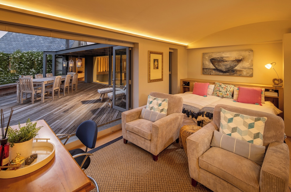 Spanish Farm Guest Lodge 53/90