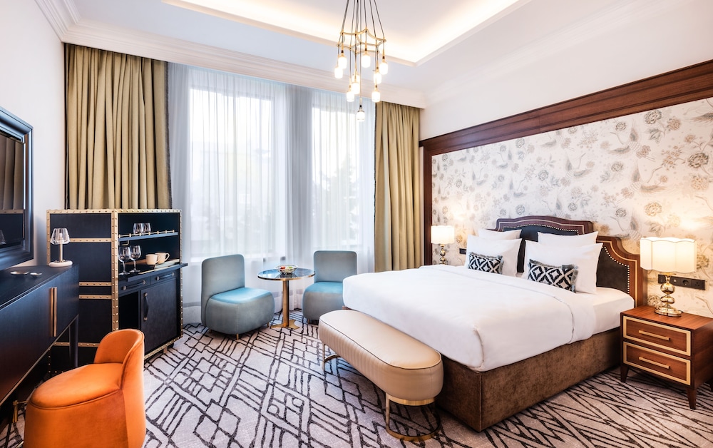 DELUXE, DOUBLE BED