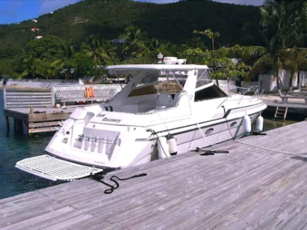 Fort Recovery Beachfront Villa & Suites Hotel 40/49