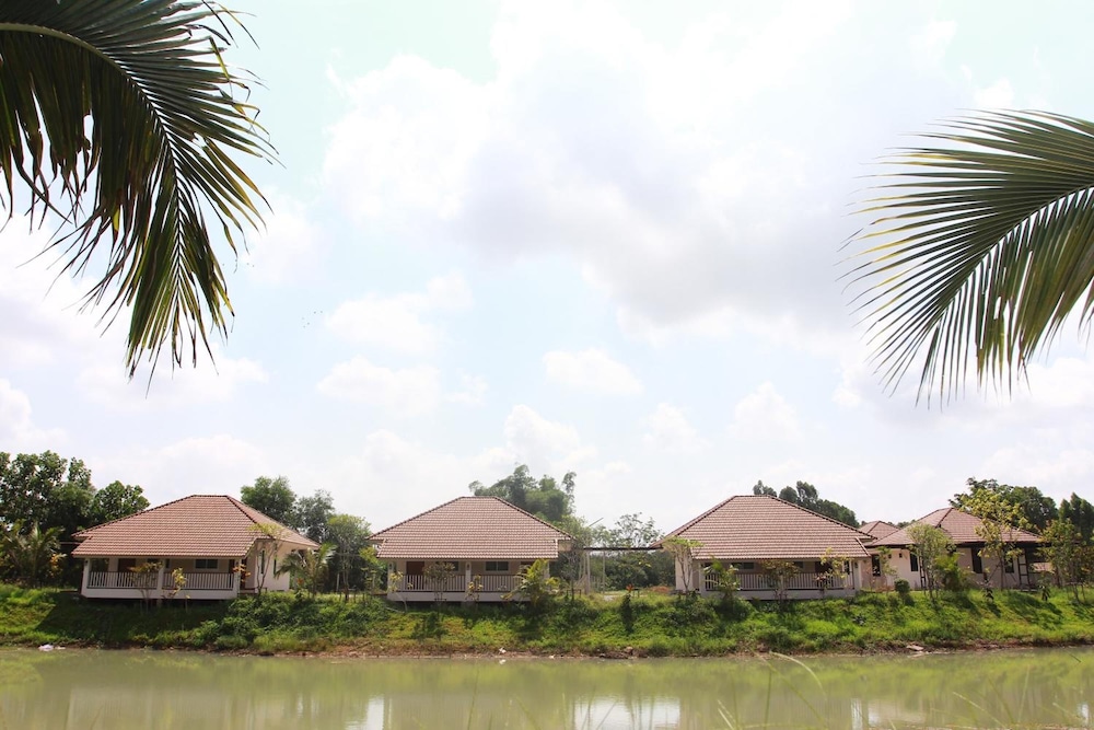Pirom Lake And Resort 38/50