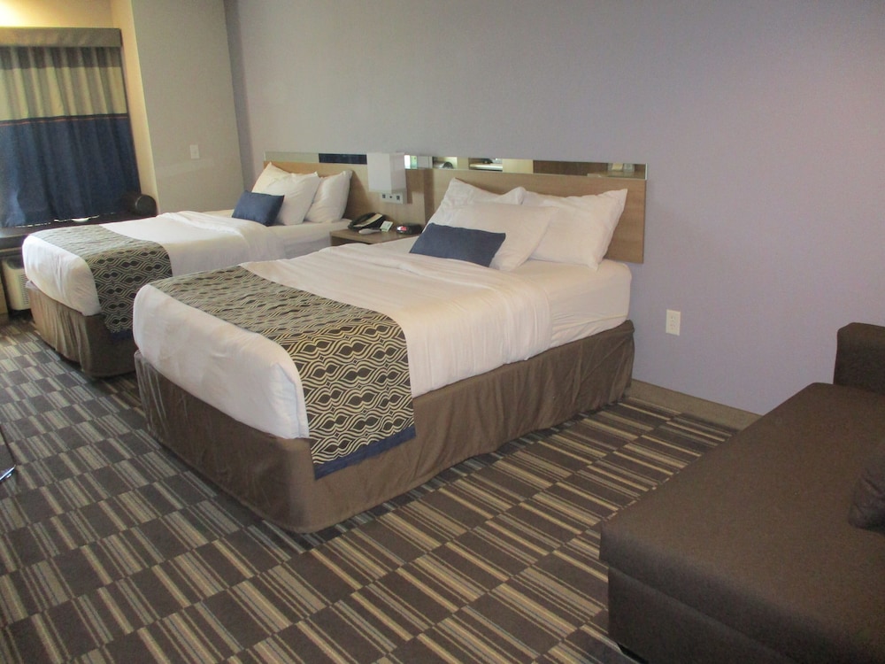 Microtel Inn and Suites By Wyndham Naples Vernal 15/50