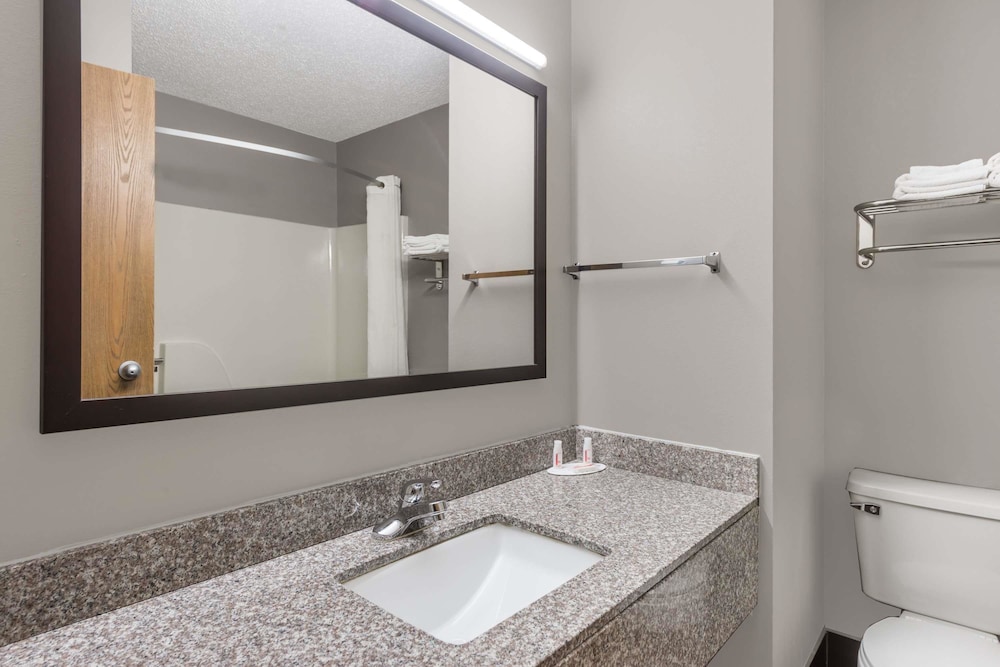 Super 8 by Wyndham West Plains 9/20