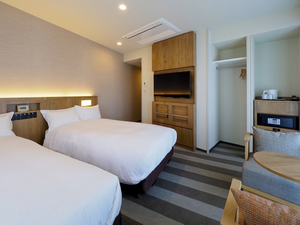 DELUXE, TWIN BEDS