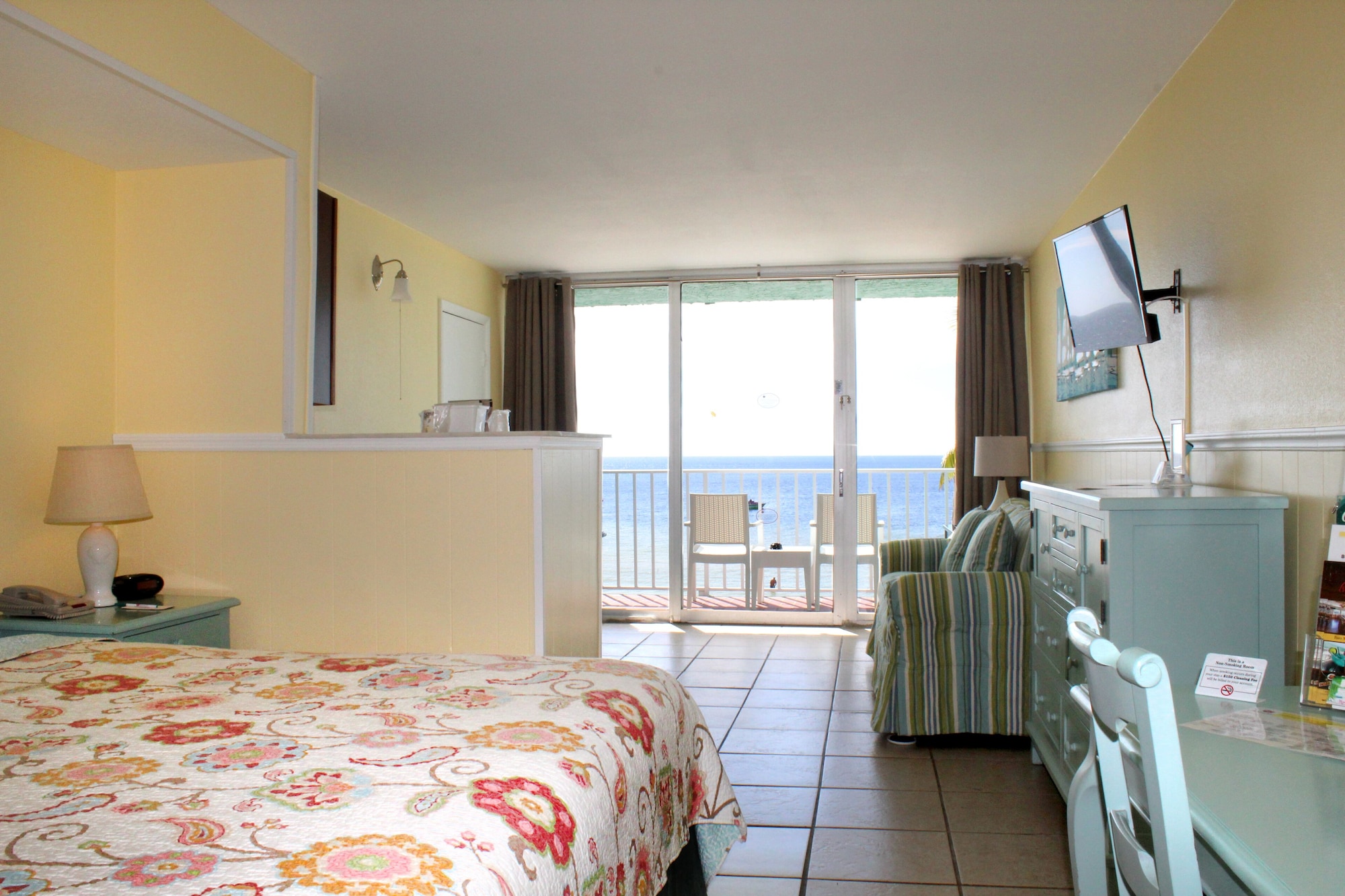 STUDIO, KING BED, BEACH FRONT, BALCONY