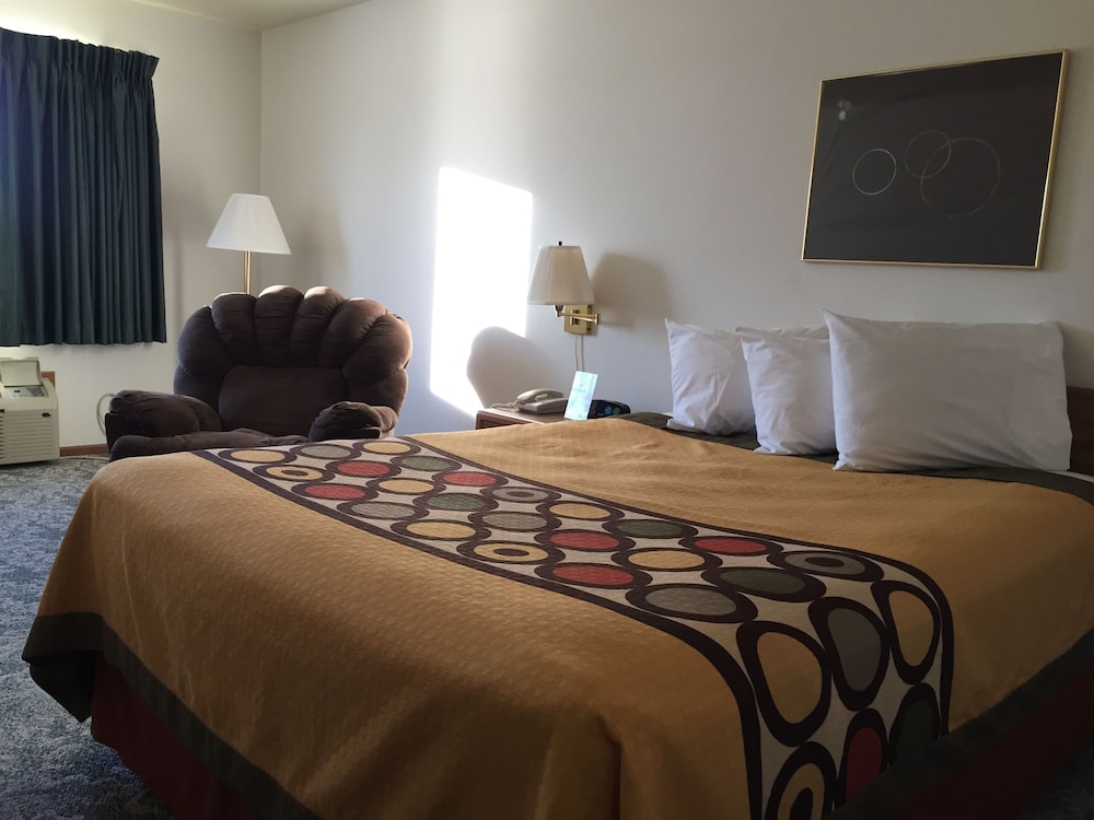 Super 8 By Wyndham Escanaba 17/39