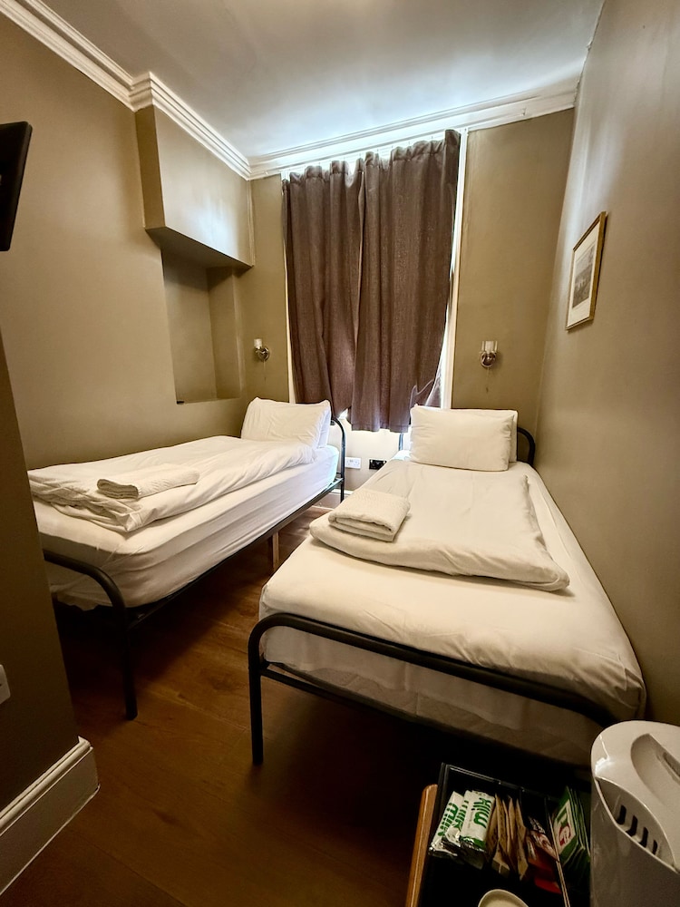 Ebury House Hotel 36/50