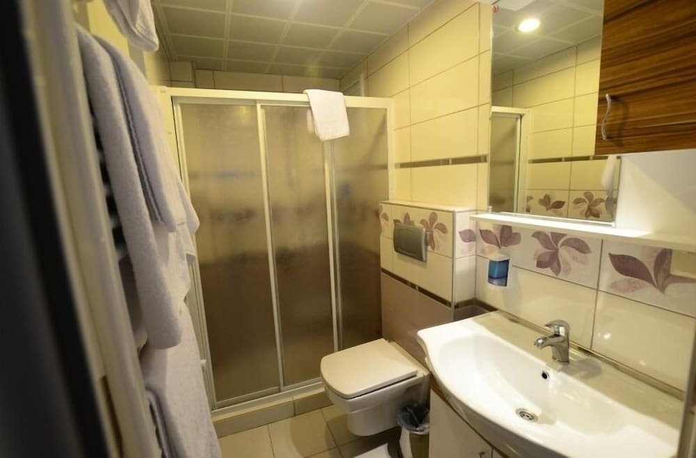 جناح بسرير كوين بإطلالة على البحر مع أريكة، Dort Mevsim Suit Otel 3/3