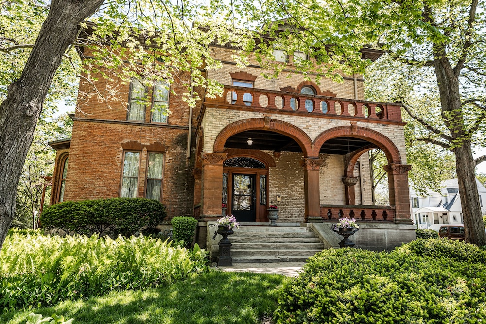 Vrooman Mansion Bloomington 4/72