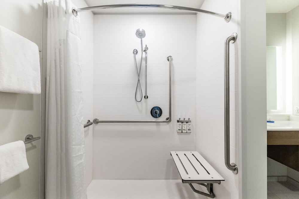 Holiday Inn Express Suites Edmonton N St Albert 20/72