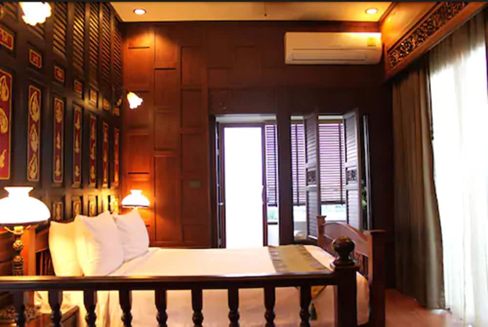 Lamphu Tree House Boutique Hotel 37/70