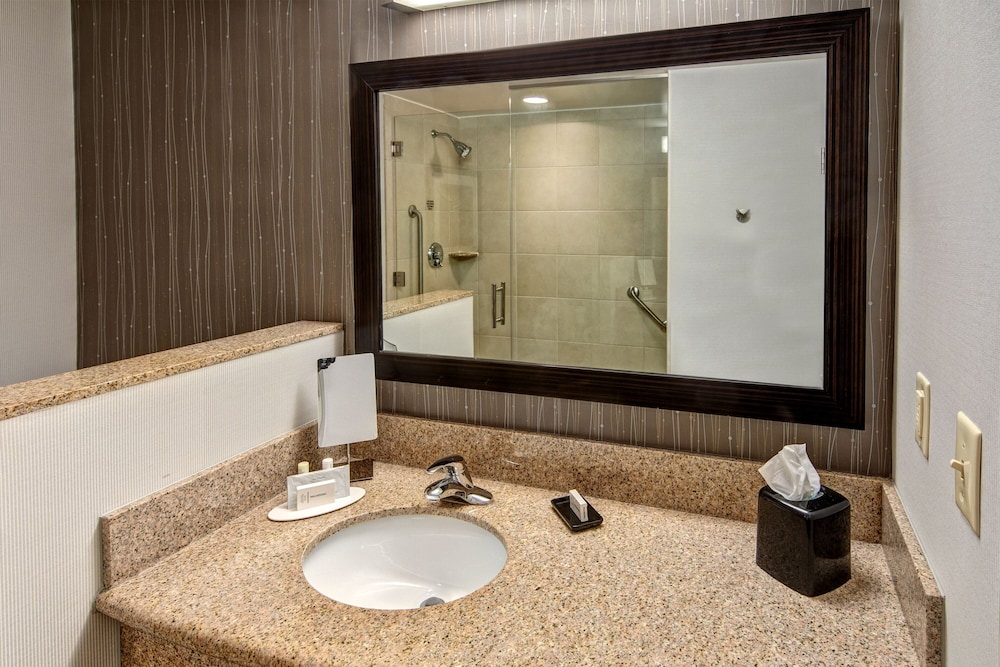 1 Bedroom, Suite, King Bed, Sofa, Courtyard by Marriott Newport News Airport 2/4
