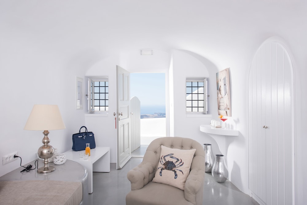 Aqua Luxury Suites 51/75