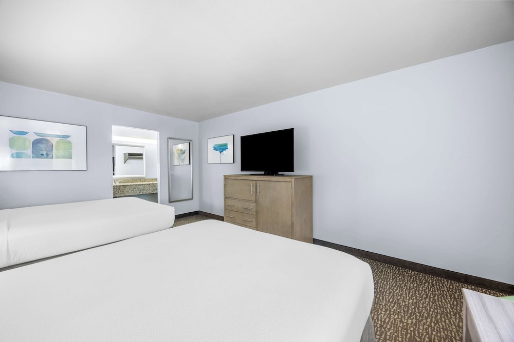 Standard, 2 Queen Beds