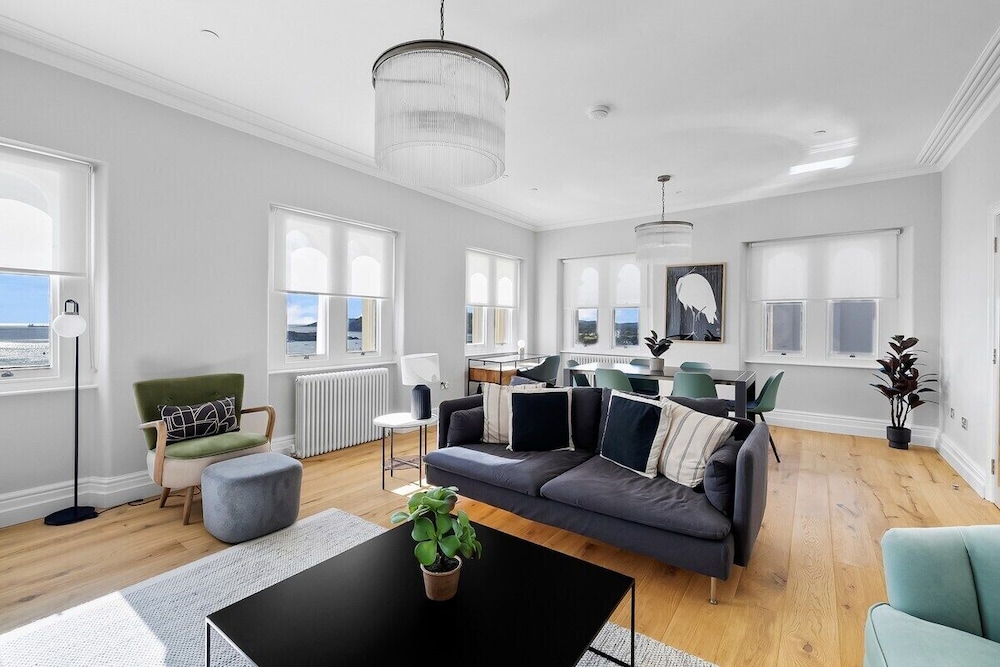 1 Elliot Terrace 40/50