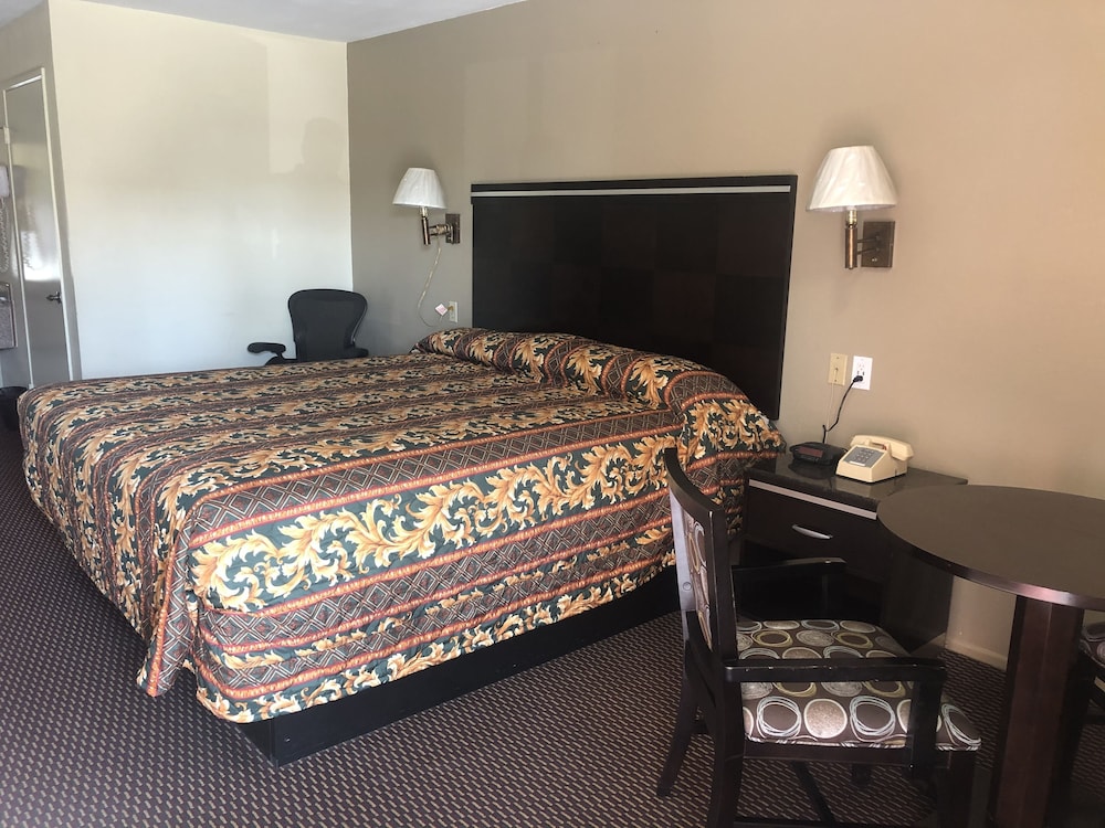 Economy Inn 12/25