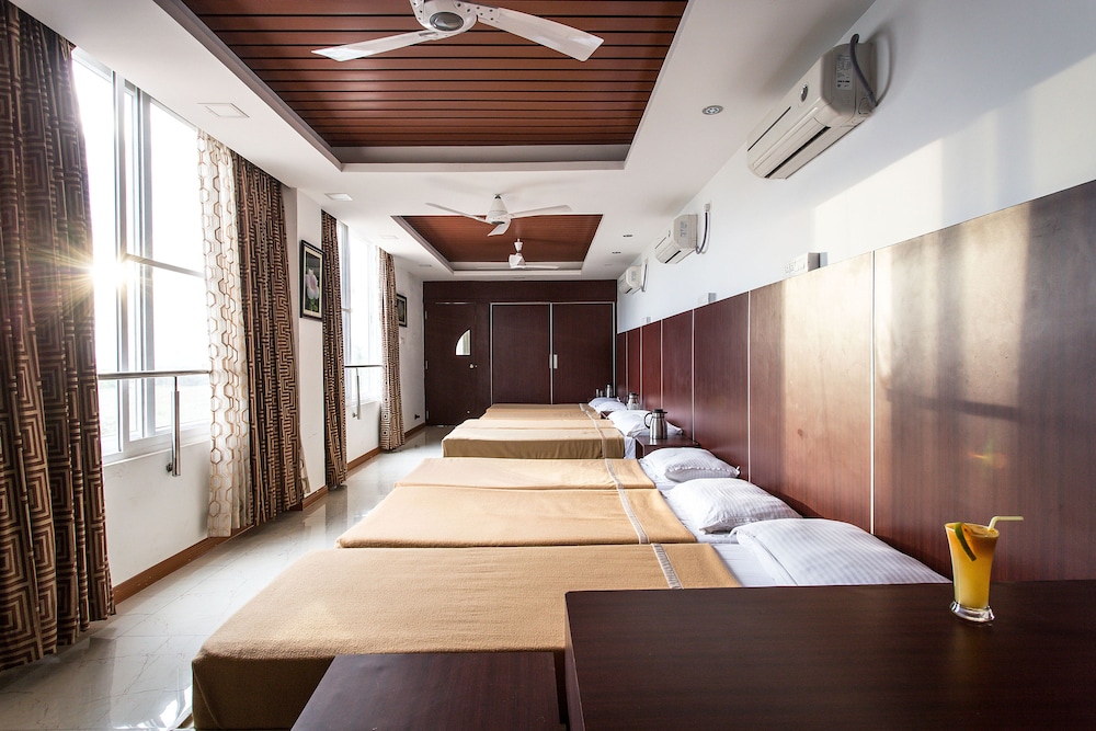 Rajmahal Inn 45/50